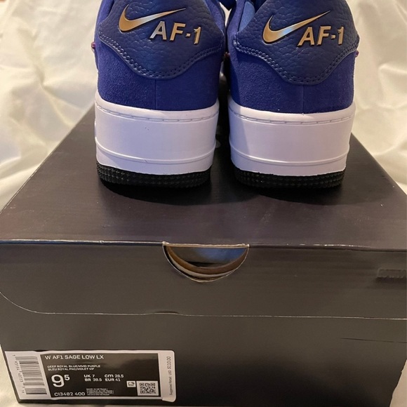 Women’s Nikes - Picture 3 of 5